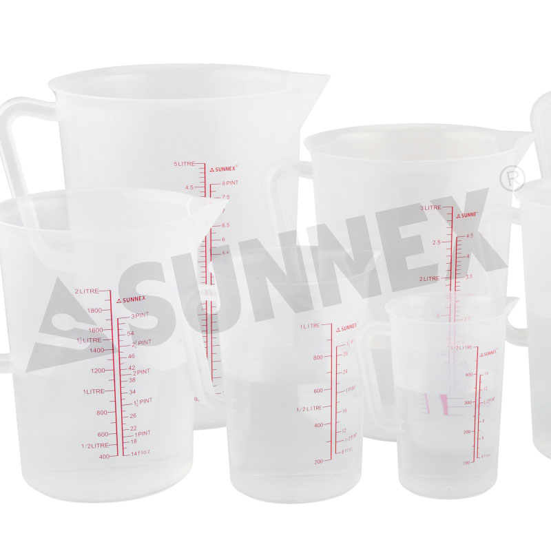 Mga Plastic Measuring Jugs na May Hawak